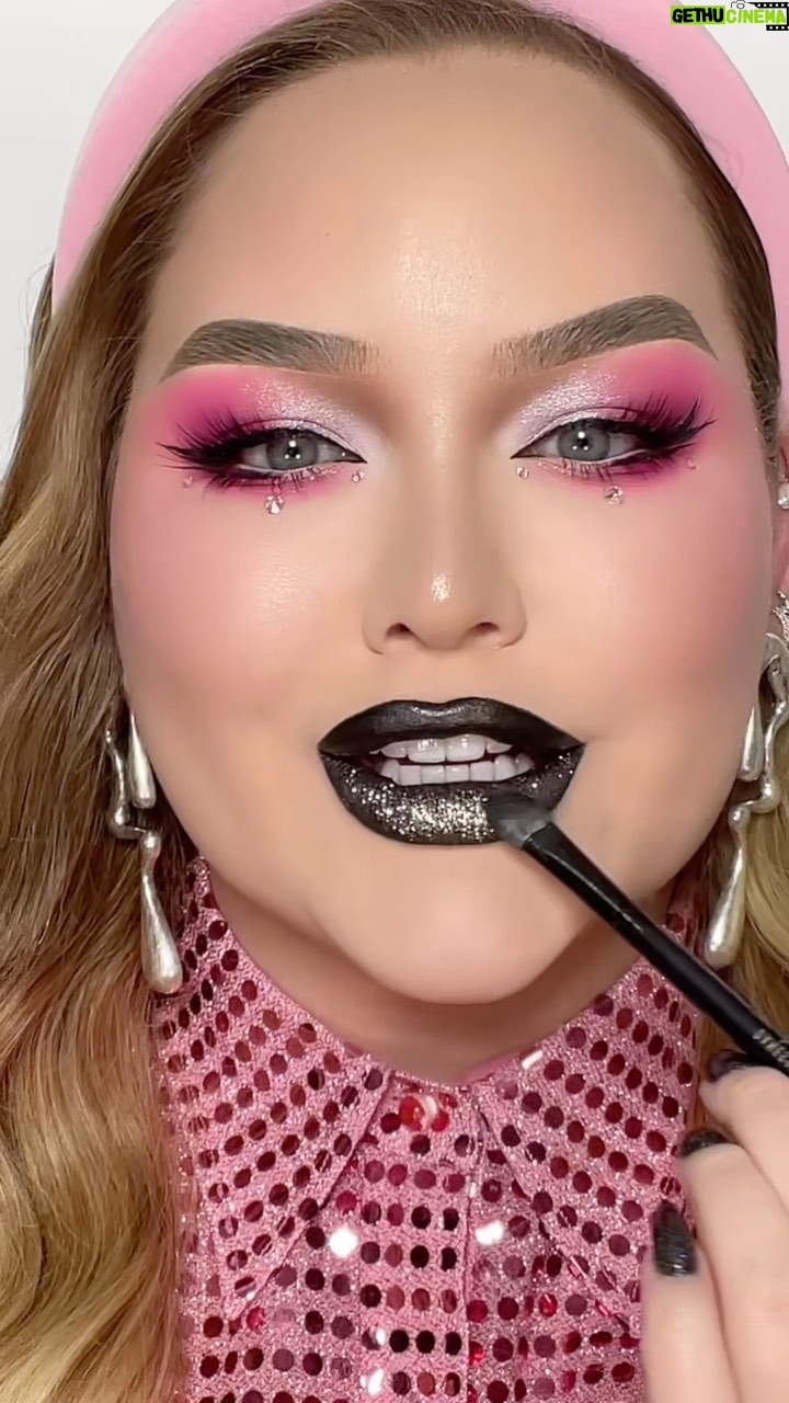 Nikkie de Jager Instagram - I want glitter lips in EVERY COLOR! 🤩