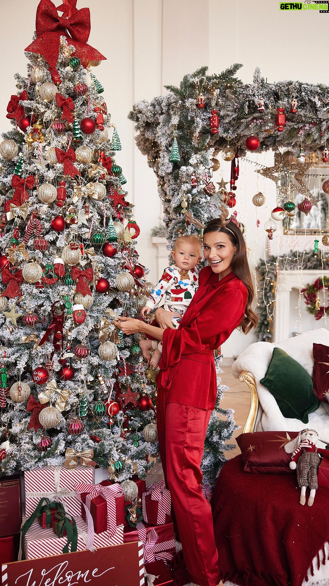 Nikol Švantnerová - 3.8K Likes - Tak my už máme ozdobeno🎄❤️Hezkou druhou adventní neděli! #firstchristmastogether
Ozdoby @homedesignshop_hodonin @lutznabytek
