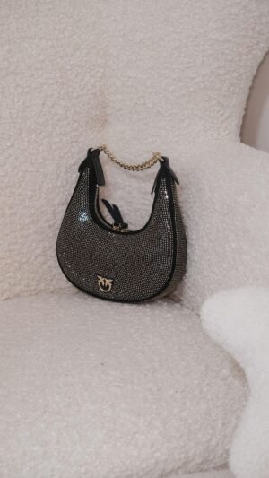 Nikol Švantnerová Instagram - Tak který den?👜👛 
@vanesafashion.cz