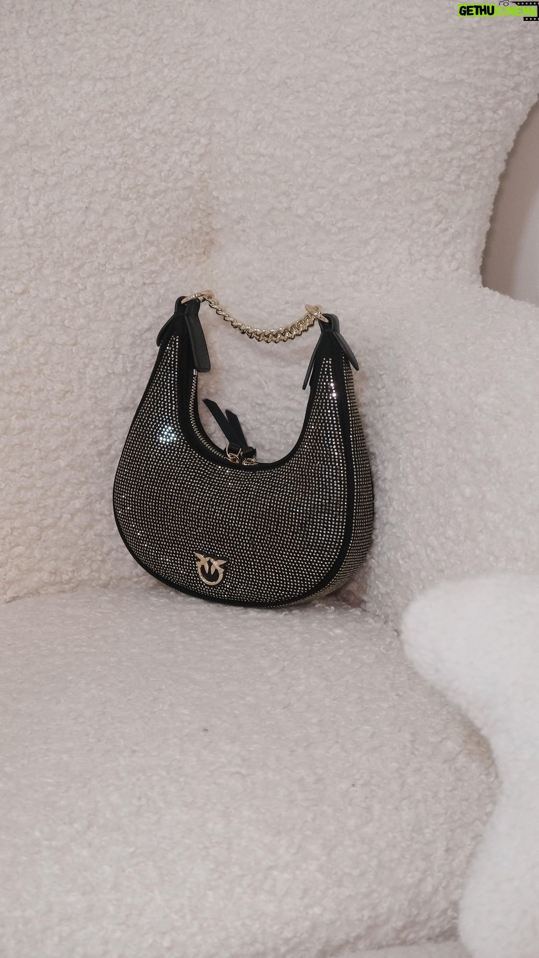 Nikol Švantnerová - 1.3K Likes - Tak který den?👜👛
@vanesafashion.cz