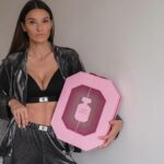 Nikol Švantnerová Instagram - Victoria’s Secret je srdcovka a taky trochu závislost🩷 A tak mám pro vás další krásnou akci v rámci Black Friday-všechny beauty produkty a doplňky, vem 4 a zaplať 2. Platí do zítra na prodejně i online @victoriassecretczech #blackfriday #victoriassecret