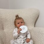 Nikol Švantnerová Instagram - 8 months 🤍 Nechápu, jak to utíká, koukám na fotky, videa, ještě před chvílí to bylo malé miminko a teď je to velká holka, která vedle nás sedí a směje se na nás s těma svýma třema zoubkama🫶🏼 #loveyou