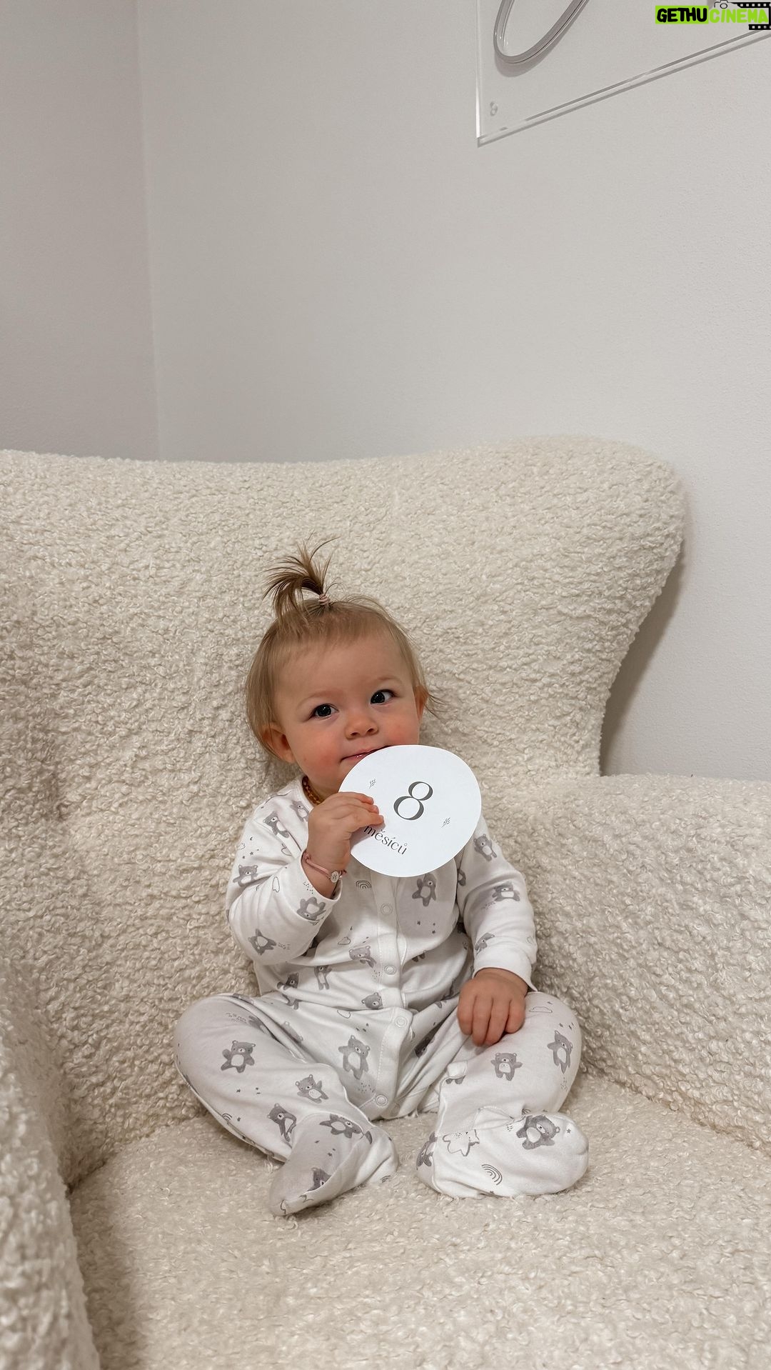 Nikol Švantnerová - 2.8K Likes - 8 months 🤍
Nechápu, jak to utíká, koukám na fotky, videa, ještě před chvílí to bylo malé miminko a teď je to velká holka, která vedle nás sedí a směje se na nás s těma svýma třema zoubkama🫶🏼 #loveyou
