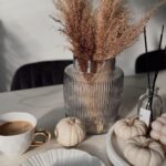 Nikol Švantnerová Instagram - Little home coffee corner☕️🤎 #home #coffeetime Kávovar @nespresso.cz Vertuo Hrnek @bonamicz Dávkovač kávového sirupu z Kaufland.cz i s balíčkem nálepek Dóza @butlerscz Mramorový tác @westwing.cz