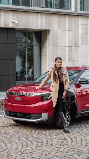 Nikol Švantnerová Instagram - 5 let hrdá ambasadorka @ford_cr a mým věrným parťákem po celou dobu byla a je Kuga🚗No nicméně možná je čas na změnu a v hledáčku je nový Explorer, kterého můžete vidět na  e-Salonu 2023 příští týden. #fordcr #fordexplorer