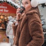 Nikol Švantnerová Instagram – Kam na dokonalý drink na zahřátí?🧉 Baileys Treat Bar, horká čokoláda s velkou kapkou @baileys_czech a to vše pořádně ozdobit! Pro 3 z vás mám vouchery právě do Treat Baru – stačí jen do komentářů označit někoho vám blízkého s kým byste zašli na horkou čokoládu a sledovat profil Baileys. ❤️ #Baileys #Baileysczech #TreaBar #TreatYourself Náměstí Jiřího z Poděbrad