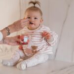 Nikol Švantnerová Instagram - Ovocné příkrmy má Miunka ráda od první chvíle no a tohle Superovoce od @hipp_crsk jí ujídám i já🫐🍓 #ilovehipp #superovoce