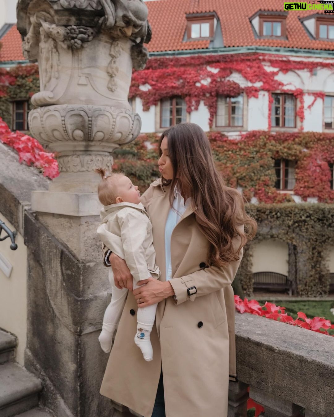 Nikol Švantnerová Instagram - Autumn vibes🍂🍁 #weekend Prague, Czech Republic