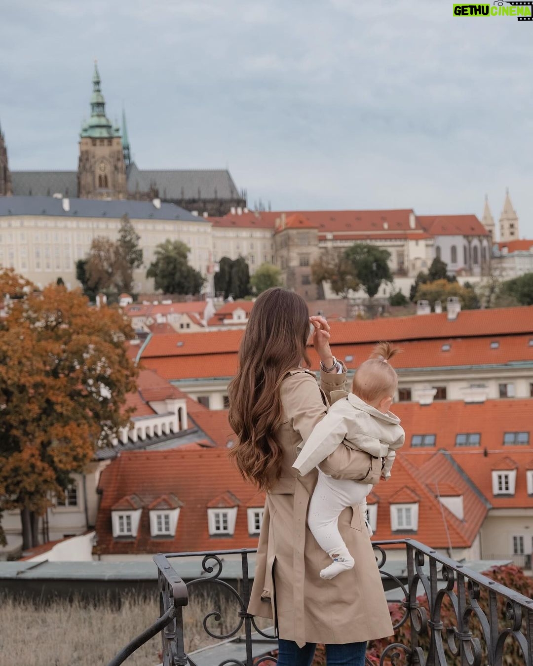 Nikol Švantnerová Instagram - Autumn vibes🍂🍁 #weekend Prague, Czech Republic