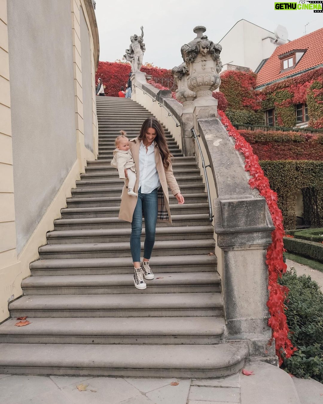 Nikol Švantnerová Instagram - Autumn vibes🍂🍁 #weekend Prague, Czech Republic