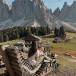 Nikol Švantnerová Instagram – Přejeme krásný víkend z Dolomit🫶🏼my se vydali k nádherné Geisleralm, už jsem tu podruhé a ty výhledy tady miluju. Celý okruh je hrozně fajn, když zvolíte cestu po silnici, dostanete se sem i s kočárkem a stojí to za to! #visitdolomites #weekend