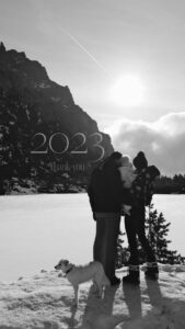 Nikol Švantnerová Instagram - Rok 2023 pro mě určitě bude jeden z nejkrásnějších. V březnu přišel na svět malý zázrak a najednou vše dostalo úplně jiný smysl. Stala jsem se mámou a nic není víc🤍 Jsem vděčná, za vše, co mi tento rok přinesl, za krásné pracovní příležitosti a spolupráce, za krásná místa, která jsem měla možnost navštívit, za to, že jste tady stále se mnou a baví vás má tvorba a nejvíc za to, že mám kolem sebe milující rodinu. Vám přeji, ať vás v roce 2024 doprovází hlavně zdraví a láska a ať se vám splní vše, co si jen přejete🤍 #happynewyear