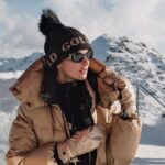 Nikol Švantnerová Instagram – Dnes Chopok, tradice každý rok🏔️jen povětrnostní podmínky byly dnes trochu náročnější a málem jsme se už nedostali ani dolů, no kávičku s výhledem jsme stihli. #slovakia Chopok, Vrchol, 2024 mnm