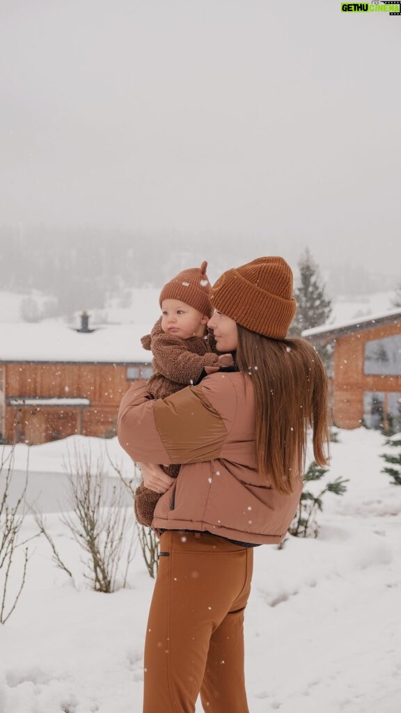 Nikol Švantnerová Instagram - Back here🤎❄️ #winterwonderland @grosslehen Hotel Chalets Grosslehen