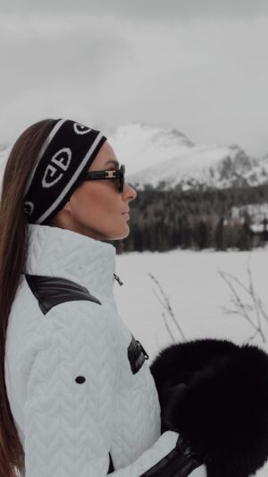 Nikol Švantnerová Instagram - Winter mood 🏔️🤍 #hightatrasmountains #goldbergh
