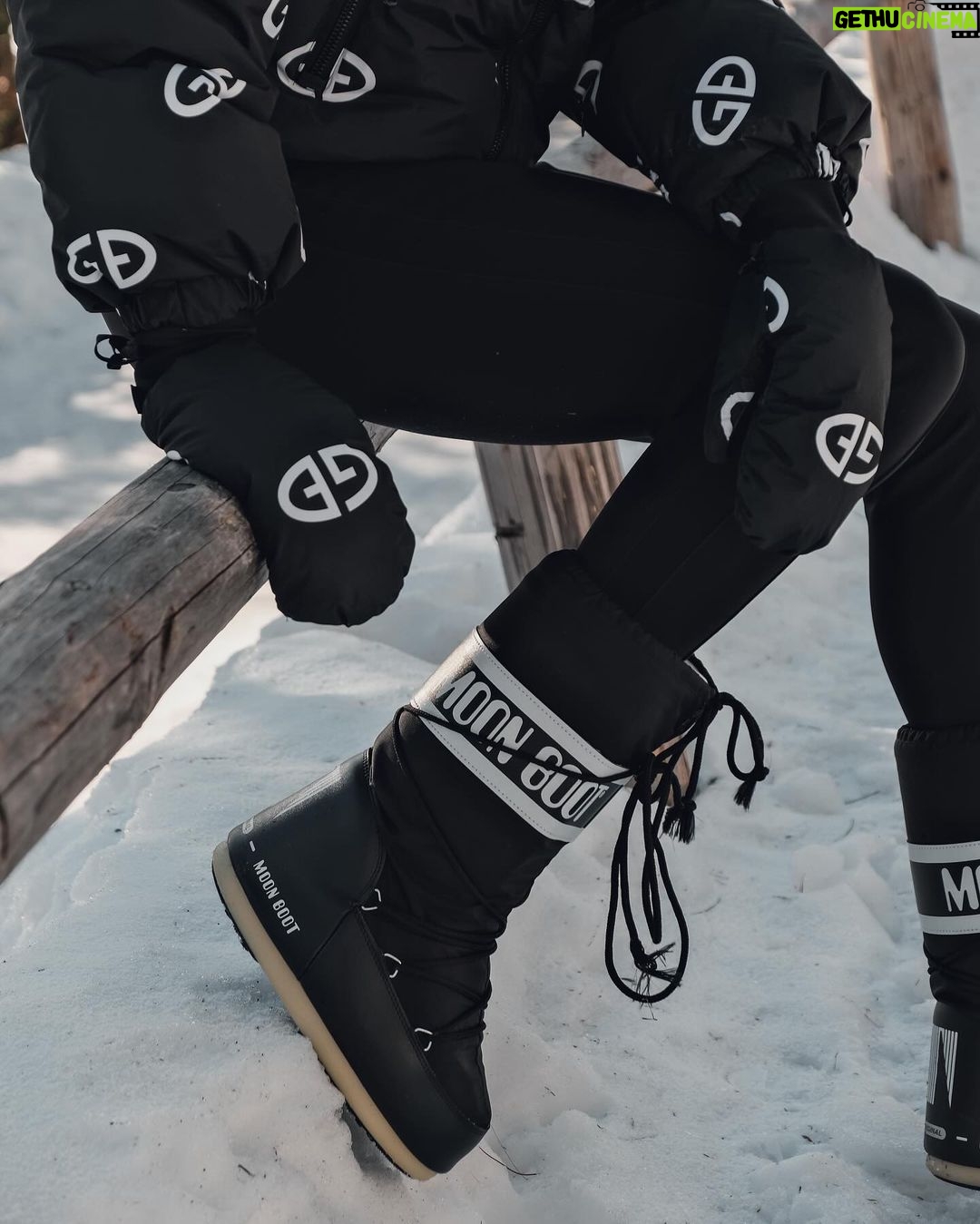 Nikol Švantnerová Instagram - Další tradice a to každoroční procházka na Popradské Pleso🏔️outfit jako vždy Moon Boots, šponovky a dokonalá bunda Goldbergh z @davidsportcz 🖤 #mountains Popradské pleso