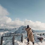 Nikol Švantnerová Instagram – Dnes Chopok, tradice každý rok🏔️jen povětrnostní podmínky byly dnes trochu náročnější a málem jsme se už nedostali ani dolů, no kávičku s výhledem jsme stihli. #slovakia Chopok, Vrchol, 2024 mnm
