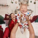 Nikol Švantnerová Instagram - Naše první Vánoce❤️🎄 Přejeme vám šťastné a pohodové chvíle s vašimi nejbližšími, protože nic není víc! #christmastime