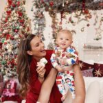 Nikol Švantnerová Instagram - Naše první Vánoce❤️🎄 Přejeme vám šťastné a pohodové chvíle s vašimi nejbližšími, protože nic není víc! #christmastime