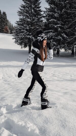 Nikol Švantnerová Instagram - Za pár dní konečně zase do horské pohádky❄️tak který outfit @sportalm_kb s sebou? Já si zamilovala první dva! Vše najdete v @davidsportcz a @davidsport_praha #winterlover