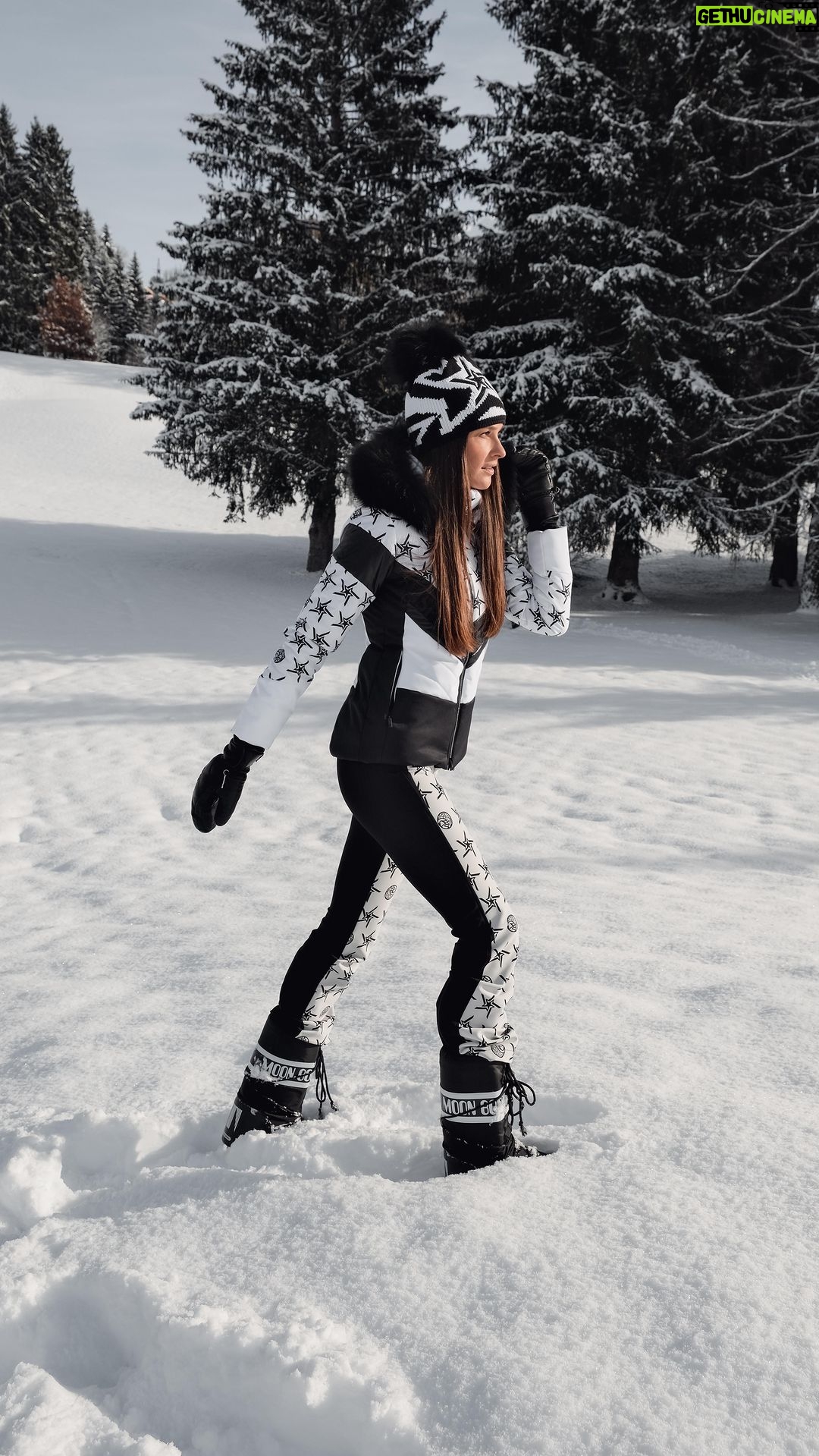 Nikol Švantnerová - 1.7K Likes - Za pár dní konečně zase do horské pohádky❄️tak který outfit @sportalm_kb s sebou? Já si zamilovala první dva! Vše najdete v @davidsportcz a @davidsport_praha #winterlover