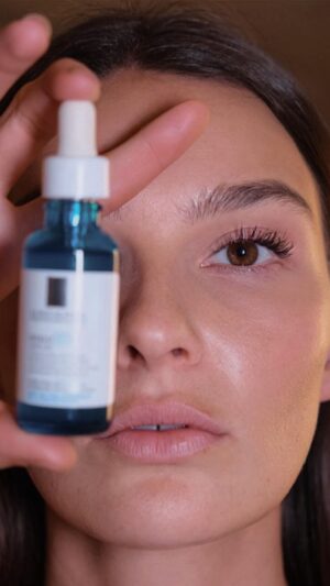 Nikol Švantnerová Instagram - Péče o pleť? Základ ať je léto nebo zima❄️no a tohle je ideální kombinace. Hyalu B5 serum na dokonalé vyhlazení a podporu pleti a denní krém Anthelios Age Correct.
#LaRochePosay #HyaluB5serum #AntheliosAgeCorrect #spoluprace #larocheposaycz_sk #lrplove #skincare