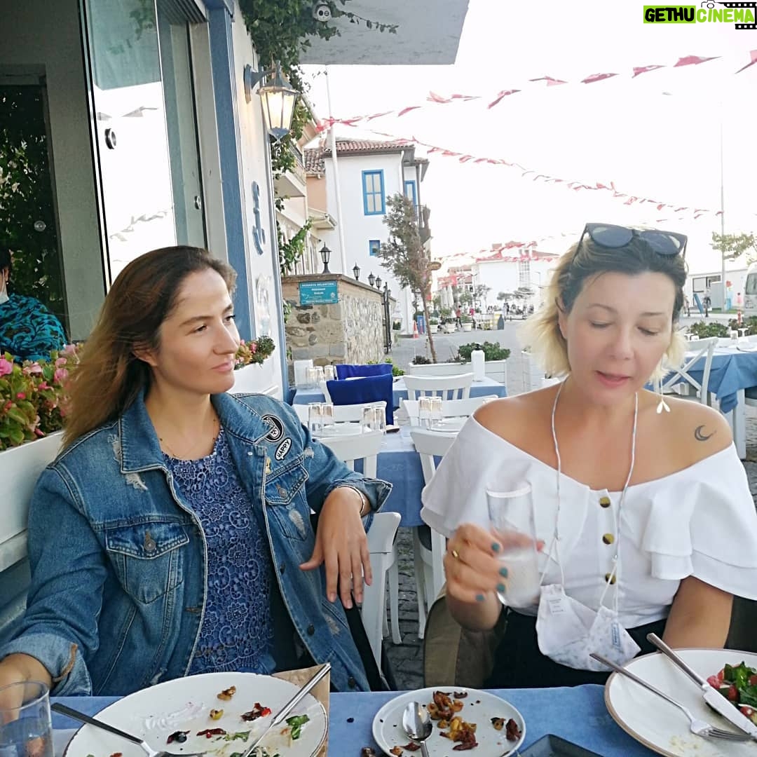 Nilgün Türksever Instagram - Nice Eylül ler görmüş geçirmiş gözlerimizi süzerek demlendiğimiz bir Eylül günbatımı daha; en güzelinden..
