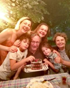 Nilgün Türksever Instagram - Beni tanıyanlar babama ne kadar düşkün olduğumu bilir. Babamı tanıyanlar da ona neden düşkün olduğumu😔 Bana bu hayatta kendimi bir an bile kötü hissettirmeyen tek insan babamdır. İyi ki var iyi ki doğmuş iyi ki doğmuuşşşş🙏💜