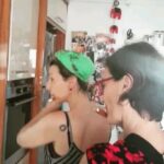 Nilgün Türksever Instagram - Kötü çalıyorum isterseniz sesi açmayın 😊ama arkadaşım bir flüt sanatçısı ve benim birlikte olmaktan en keyif aldığım insan. Burçdaşım, kalçadaşım vb..