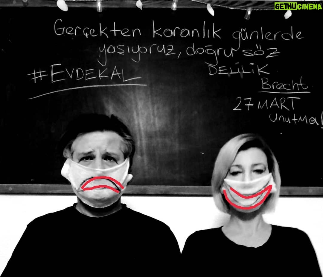 Nilgün Türksever Instagram - Sıradan zamanlar vardı.. "DI". Bu günlerde anladık ki "Kİ" sıradan olan hiçbir şey yokmuş. Tıpkı tiyatro gibi.. Gerçekten düşünen, anlayan, iyi niyetli herkesin tiyatro günü kutlu olsun. #27mart #dünyatiyatrogünü #theatre #worldtheatreday#evdekal