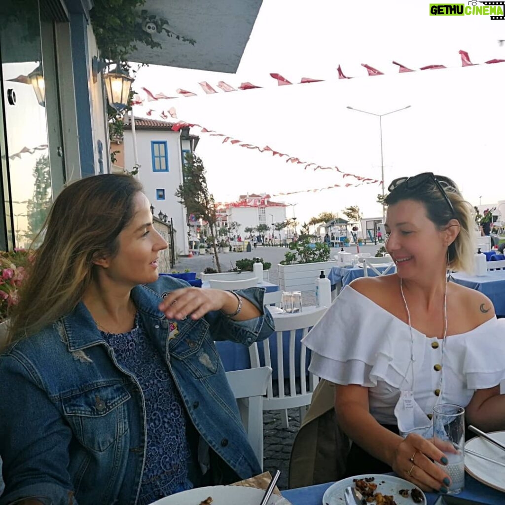 Nilgün Türksever Instagram - Nice Eylül ler görmüş geçirmiş gözlerimizi süzerek demlendiğimiz bir Eylül günbatımı daha; en güzelinden..