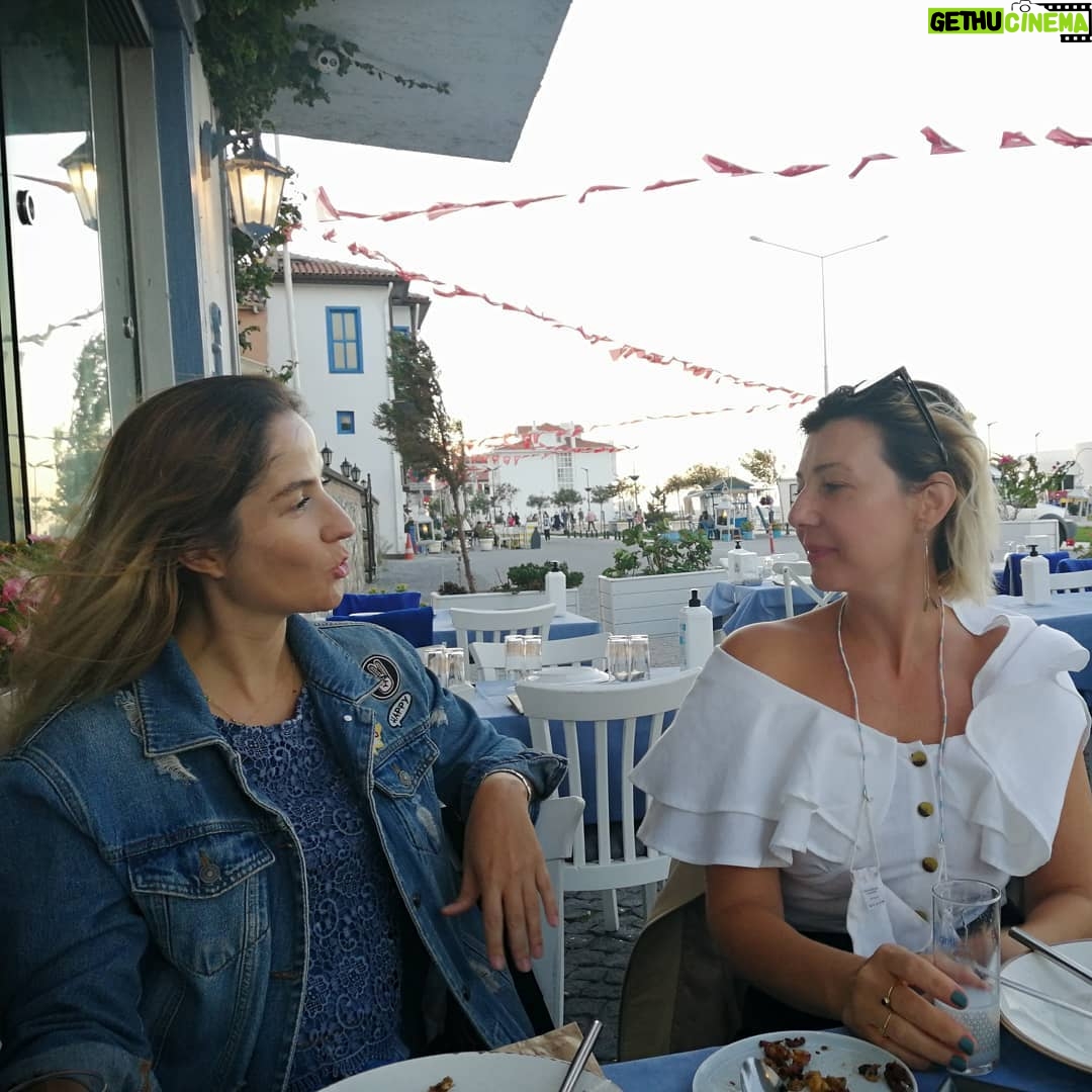 Nilgün Türksever Instagram - Nice Eylül ler görmüş geçirmiş gözlerimizi süzerek demlendiğimiz bir Eylül günbatımı daha; en güzelinden..