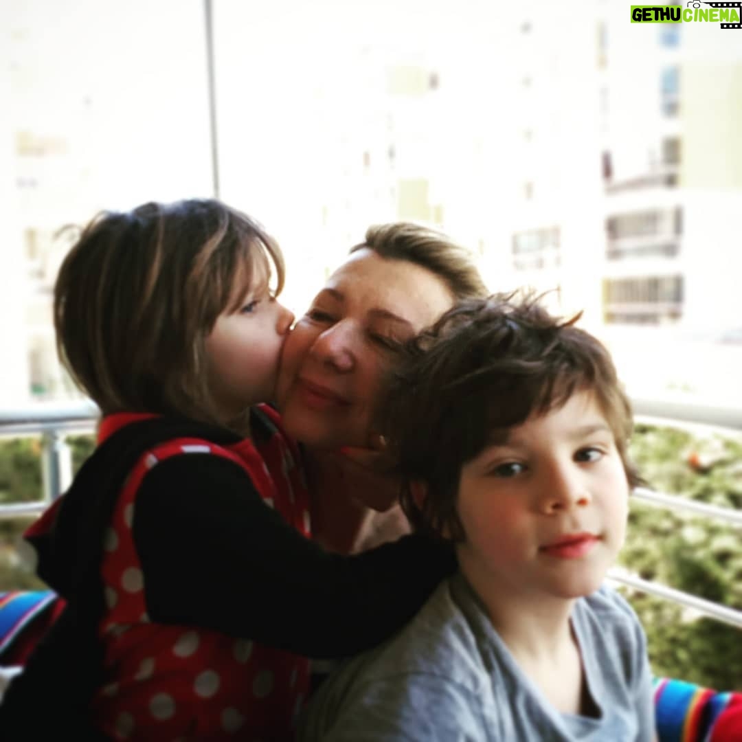 Nilgün Türksever Instagram - Nilgün, Ozan, Bade, Beş bi de baharrr, 🌺