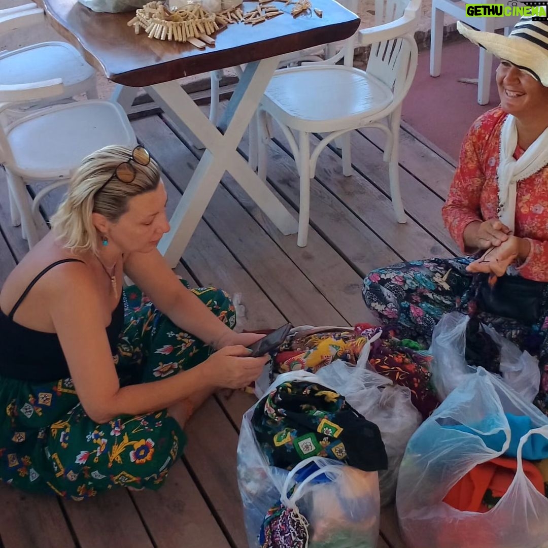 Nilgün Türksever Instagram - Ve Assos'un bir hediyesi de geçen yazdan Elif oldu bana. Sohbetine doyamadığım canım Elif iyi ki varsın 🤍