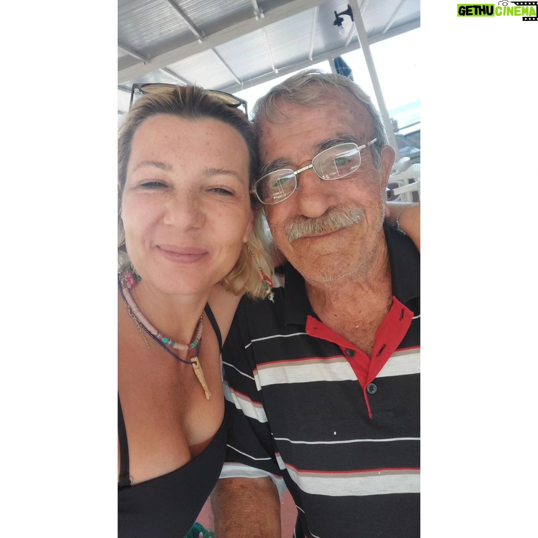 Nilgün Türksever Instagram - Rüya tatilin bi kısmı da bu şahane mekanda şahane insanlarla geçti. Hayatımda izlediğim en güzel dolunayı izledim,şahane karsilasmalar ve sohbetler ettim. Assos büyülü bi yer başka bi ruhu var seni dinliyor duyuyor sanki. Dilerim hayat bana her yıl gitmeyi hediye etsin. Sevgili Zeki ve Pınar müthiş ev sahipliğiniz için minnettarız var olun💙