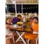 Nilgün Türksever Instagram - Rüya tatilin bi kısmı da bu şahane mekanda şahane insanlarla geçti. Hayatımda izlediğim en güzel dolunayı izledim,şahane karsilasmalar ve sohbetler ettim. Assos büyülü bi yer başka bi ruhu var seni dinliyor duyuyor sanki. Dilerim hayat bana her yıl gitmeyi hediye etsin. Sevgili Zeki ve Pınar müthiş ev sahipliğiniz için minnettarız var olun💙