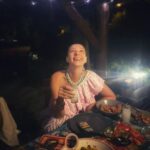Nilgün Türksever Instagram – Gökyüzü ve denize yakın, anlamlı karşılaşmalar ve kıymetli bağların olduğu yerlerden geçmenin hafifliği ve sadeliği…
📷:@ecedizdar
#assos
#masalev