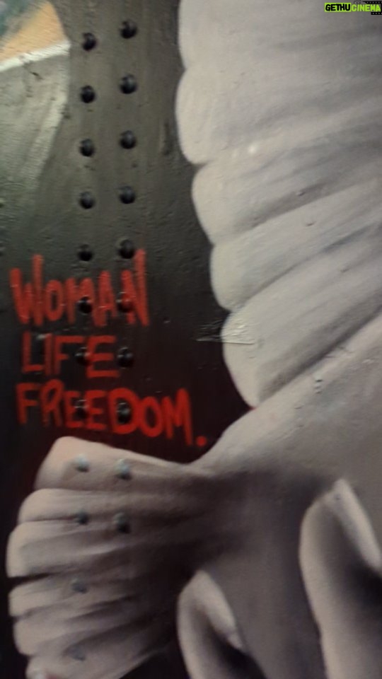 Nima Akbarpour Instagram - #MahsaAmini #graffiti in #BrickLane #London #Woman_Life_Freedom by @benzi_brofman گرافیتی #مهسا_امینی در محله بریک‌لین #لندن Brick Lane