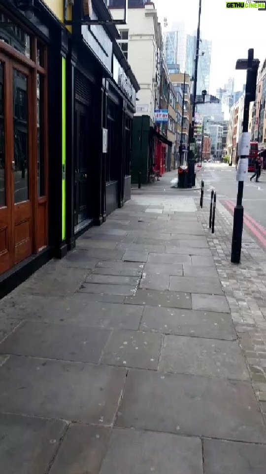 Nima Akbarpour Instagram - بیایید چند دقیقه با من توی کوچه‌های #شوردیچ #لندن #پیاده‌روی کنید #exploring #hackney #shoreditch #London