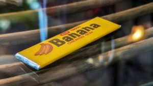 Nima Akbarpour Instagram - #banana #chewinggum #nostalgia
تجدید میثاق با آرمان‌های کودکی
#آدامس_موزی
