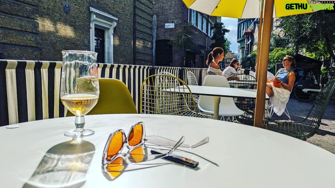 Nima Akbarpour Instagram - 🌞🍹👓 #London #Shorditch #summervibes #summer Shorditch London
