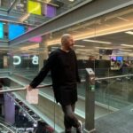 Nima Akbarpour Instagram – 15 years, countless memories! 🎥✨ 
Join me in this heartfelt farewell video as I say goodbye to the amazing BBC Persian Click audience.
Your support has meant the world to me. On to the next chapter!
🌟👋
دوستان و همراهان کلیک درود
در ۱۴-۱۵ سال گذشته با هم به گوشه و کنار دنیای فناوری سرک کشیدیم. 
در این مدت دلم همیشه گرم بود به پیام‌های شما عزیزان. از کسانی که علاقمند به تکنولوژی بودند تا مخاطبانی که از نوجوانی همراه من بودند و الان هر کدوم‌شون از فناوران و کارشناسان و دانشمندان این حوزه‌اند.
برام باعث افتخاره که از ابتدای این برنامه که اولین شوی هفتگی فارسی با موضوع فناوری بوده، با شما همسفر بودم تا این نقطه.
هر درودی یک بدرود داره و حالا زمانش رسیده که من کلیک رو ترک کنم. برنامه کلیک همچنان ادامه خواهد داشت و هنوز برنامه‌ها و گزارش‌هایی دارم که به تدریج پخش خواهند شد.
من همچنان در رسانه‌های اجتماعی و پلتفرم‌های دیگه حضور خواهم داشت و به ماجراجویی‌هام در دنیای فناوری و موضوعات دیگه ادامه می‌دم.
پس تا درودی دیگر، بدرود. BBC Broadcasting House