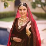 Nimrat Khaira Instagram – ਨਾਲ਼ੇ ਰੱਬ ਤੇ ਨਾਲ਼ੇ ਦੁਨੀਆਦਾਰੀਆਂ ਵੇ 
🤍♾
