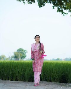 Nimrat Khaira Instagram - ❤️❤️ 📸 @vr.films.in