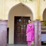 Nimrat Khaira Instagram - Kine jane resonate kr parhe es geet nal ? Lokan diya changian madiya sameya ne mapniya ♥️ #Sausaugallan #maanmatti 👗 @heritagedreamz