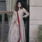 Nimrat Khaira Instagram - Koe gal vi chalayea karr .. #Akhan #Maanmatti @rekhaagra_ @abhigroverworld