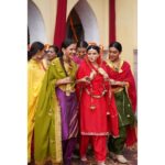Nimrat Khaira Instagram - ਆਪਣੇ ਹੀ ਨੈਣ ਸਈਓ ਹੁੰਦੇ ਮੈਂ ਹੈਰਾਨ ਦੇਖੇ ਚਾਰ ਲਾਵਾਂ ਵਿੱਚ ਨੀ ਮੈਂ ਸੱਤ ਆਸਮਾਨ ਦੇਖੇ .. #Suhagan #Maanmatti