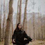 Nimrat Khaira Instagram – ਹਮੇਸ਼ਾ ਕਦ ਵੇ ਰਹਿੰਦੇ ਨੇ ਇਹ ਖੁਸ਼ੀਆਂ, ਨੂਰ ਤੇ ਨਗ਼ਮੇ
ਇਹ ਦੌੜਾਂ ਮੁੱਕਦੀਆਂ ਨਾ ਵੇ, ਆਪਾਂ ਕਿਹੜਾ ਜਿੱਤਣੇ ਤਗ਼ਮੇ
ਮੈਂ ਬਹੁਤਾ ਕੁਝ ਤਾਂ ਮੰਗਦੀ ਨਈਂ, ਲੈ ਕੇ ਮੇਰਾ ਨਾਂ ਬੁਲਾਇਆ ਕਰ
ਮੇਰੇ ਸਾਹਵੇਂ ਜੇ ਬਹਿਨਾਂ ਏਂ ਤਾਂ ਅੱਖਾਂ ਵੀ ਮਿਲਾਇਆ ਕਰ … #Akhan #Maanmatti

📸 @mandy.ican
