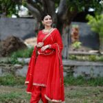 Nimrat Khaira Instagram – Rab kare hun apan mil jayiye haaye cheti koe raah nikale ♥️♾ #DoorDoor #Maanmatti

@aliwarofficial @heritagepanjab @vr.films.in