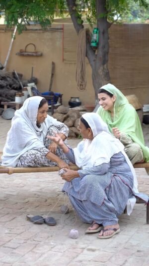 Nimrat Khaira Instagram - ਮੈਂ ਦੇਸ ਪੰਜਾਬ ਦੇ ਸ਼ਬਦਕੋਸ਼ ਦੀ ਜਾਈ ਹਾਂ
ਮੈਂ ਦਾਦੀਆਂ ਨਾਨੀਆਂ ਦੇ ਸਮਿਆਂ ‘ਚੋਂ ਆਈ ਹਾਂ #Maanmatti #dadiyananiya 

Maanmatti Full album on all streaming platforms ♥️
